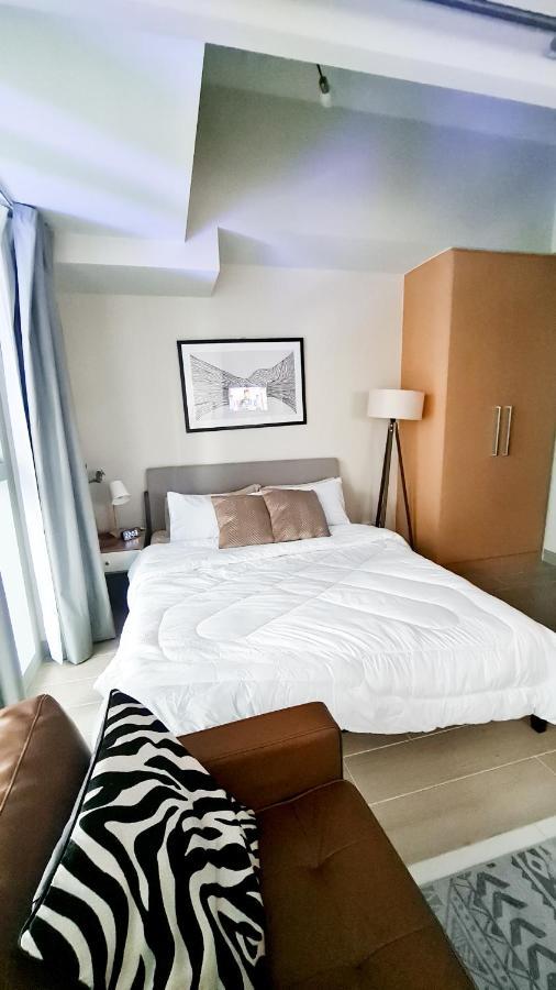 Luxe Bonifacio Global City Taguig Uptown Condo Hotel 1 Bedroom Suite Exterior photo