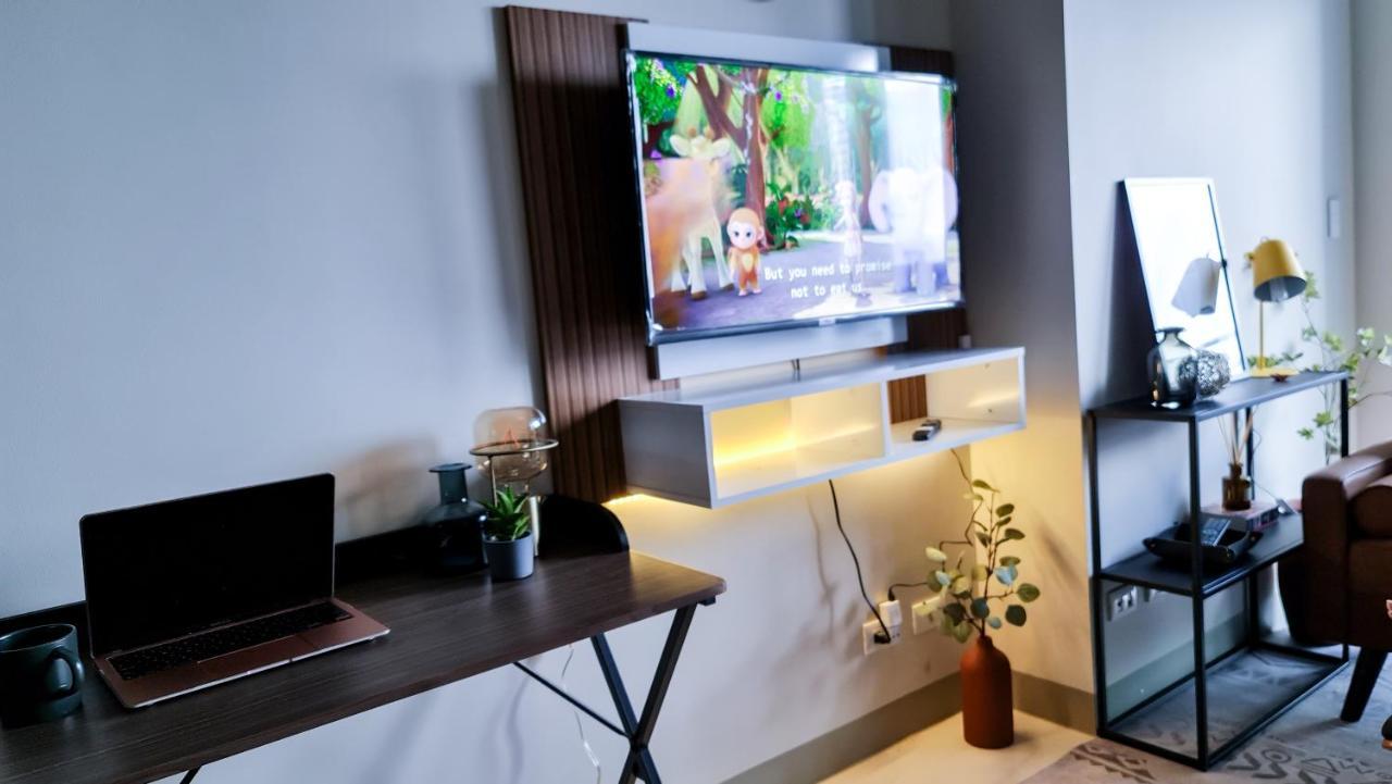 Luxe Bonifacio Global City Taguig Uptown Condo Hotel 1 Bedroom Suite Exterior photo