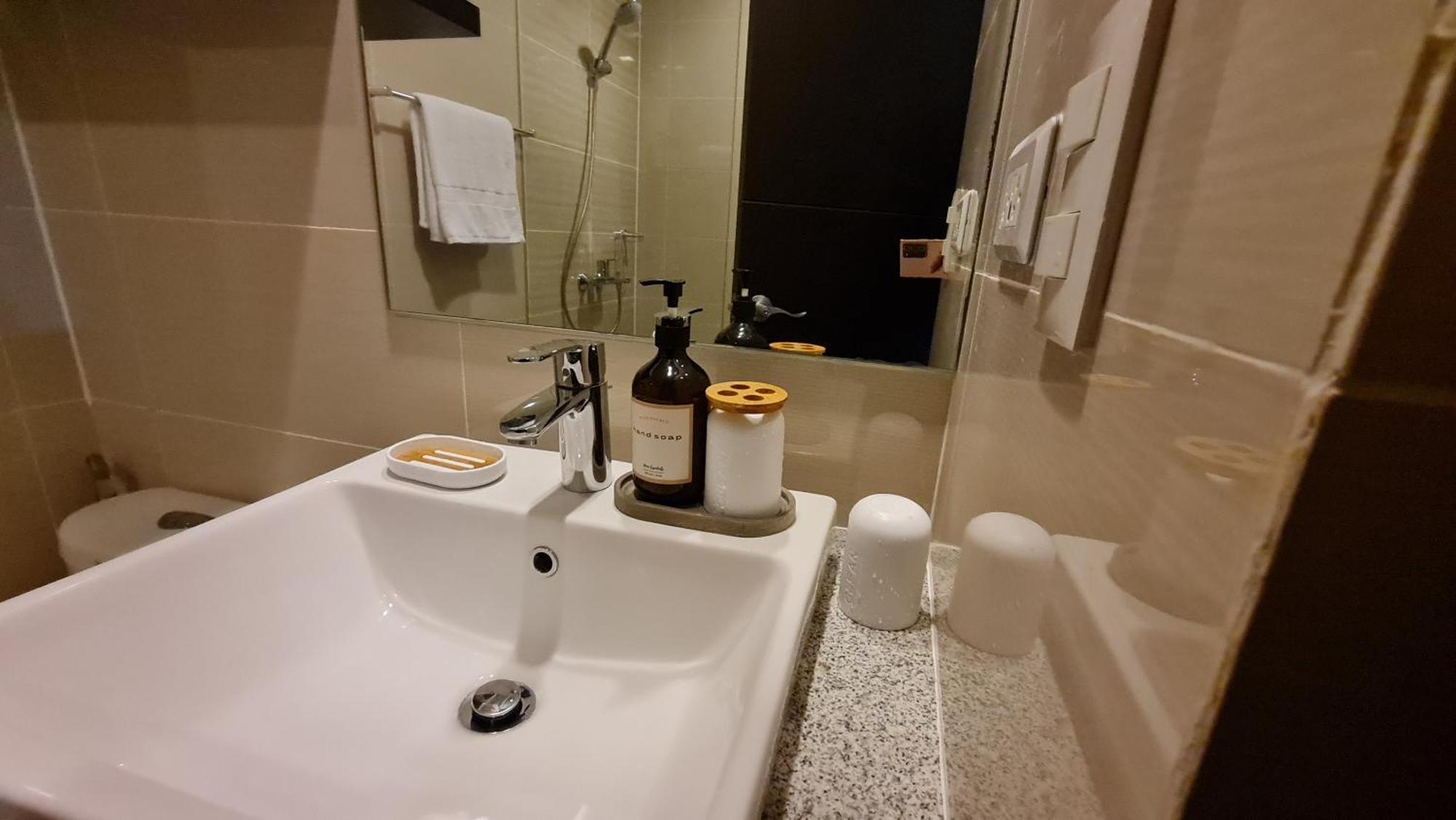 Luxe Bonifacio Global City Taguig Uptown Condo Hotel 1 Bedroom Suite Exterior photo